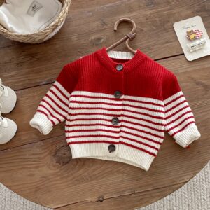 دفء الشتاء وأناقة الصغار: جاكيت الكارديجان المخطط!