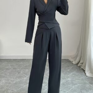 طقم الأناقة المتكامل: بلوزة ملفوفة بأكمام طويلة وبنطلون نسائي