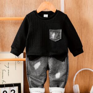 بطل الأناقة الصغير: طقم الدنيم والوافل العصري لمغامراته اليومية!