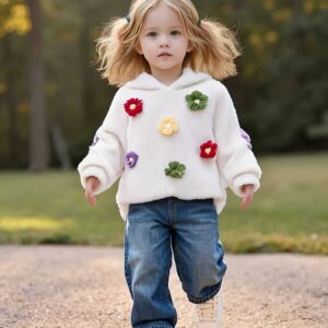 احتضني الشتاء بأناقة: قبعة البلوفر المزينة بالزهور ثلاثية الأبعاد للفتيات!