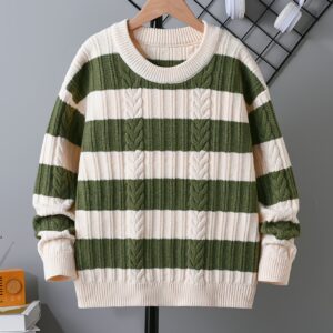 السترة الخضراء المخططة: أناقة عصرية وراحة لا تضاهى لأبطالنا الصغار!