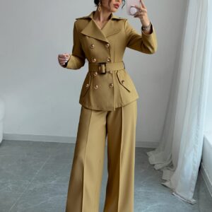 إطلالة متكاملة بلمسة عصرية: طقم سترة مزدوجة الصدر وبنطلون واسع الساقين