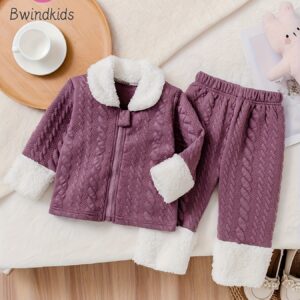 طقم الشتاء الفاخر: دفء ونعومة لأميرتك الصغيرة!