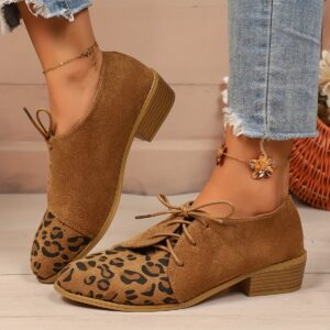 أناقة تدوم: حذاء أوكسفورد الفلانيلا بلمسة زهرية لمواسمك الأربعة