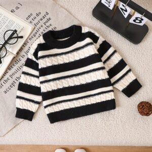 دفء وأناقة صغارك: سويتر مخطط كلاسيكي لمواسم البرد