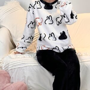 دفء أنيق وراحة لا تضاهى: بيجاما الشتاء المثالية لمنزلكِ!