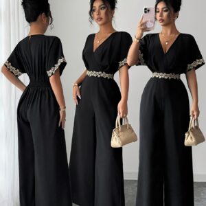 جمبسوت نسائي أسود أنيق: تصميم جديد بلمسة ذهبية وخصر برباط وأكمام خفاش