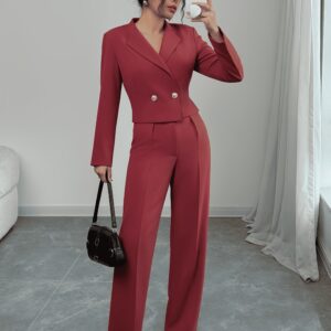 طقم أنيق للسيدات: جاكيت وبنطال بقصة مزدوجة الأزرار لإطلالة شتوية لا مثيل لها