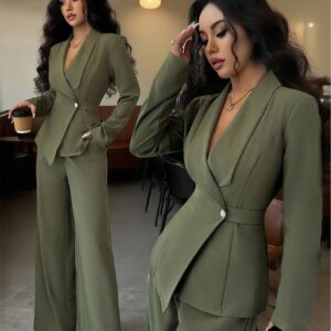 طقم بليزر وبنطال نسائي راقٍ: أناقة الخريف للمرأة العصرية
