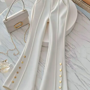 بنطلون نسائي أنيق بقصة مستقيمة | خصر عالي وأزرار ذهبية | كريمي ومثالي لكل المواسم