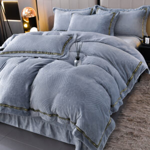 دفء مخمل الحليب: ملاذك الليلي من النعومة الفاخرة