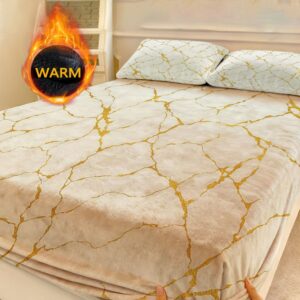 تألق سريرك: ملاءة المخمل الحليبي الفاخرة بنقشة الرخام الذهبي