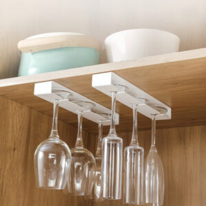 ارتقِ بديكور منزلك: حامل كؤوس النبيذ بتصميم عصري وأنيق