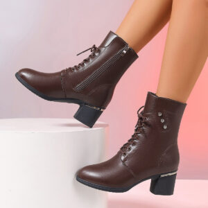 أناقة الكعب العريض: ثبات وتميز في كل خطوة!