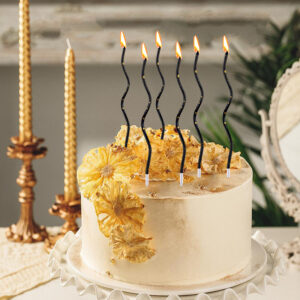 تألق ساحر: 24 شمعة حلزونية ذهبية وسوداء لمناسبات لا تُنسى