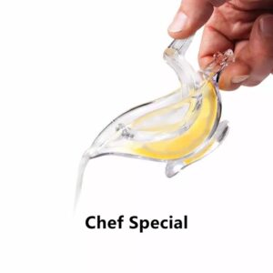 انتعاش الليمون بين يديك: عصارة الحمضيات اليدوية الشفافة