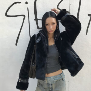 جاكيت شتوي نسائي فاخر: أناقة دافئة لكل مناسبة