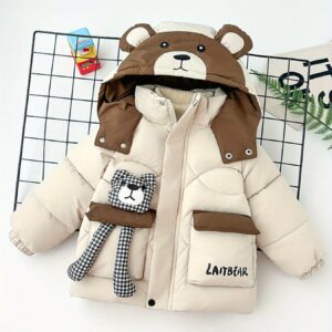 جاكيت الدب الصغير: دفء وأناقة لمغامرات طفلك!