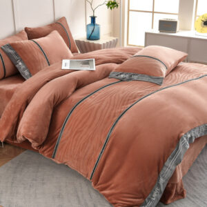 دفء مخمل الحليب: طقم الشتاء الفاخر لراحة لا تضاهى