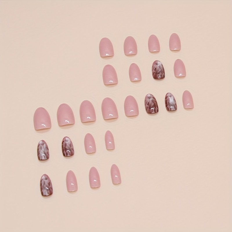 أناقة فورية: أظافر لوزية حمراء ساحرة! - الصورة 6