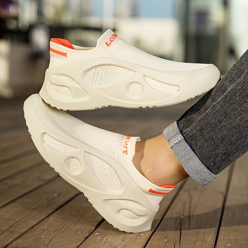 נעלי ספורט אופנתיות לנוער: מחליקים פנימה, יוצאים לדרך, וזוהרים! – תמונה 12