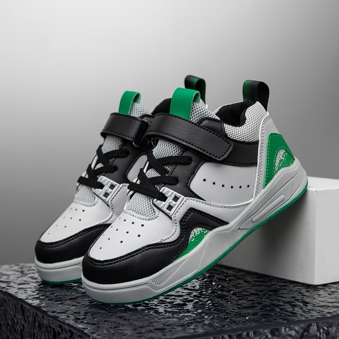 צא בסטייל ובכיף: נעלי בנים אופנתיות לכל העונות! – תמונה 3