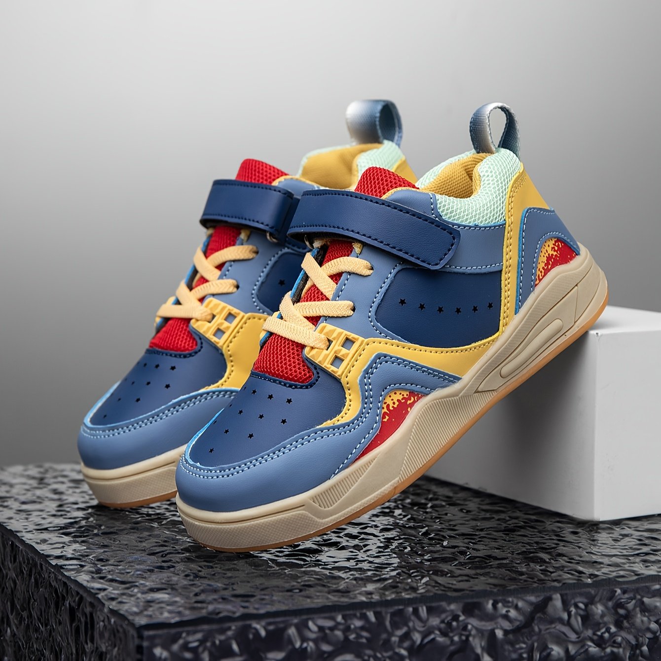 צא בסטייל ובכיף: נעלי בנים אופנתיות לכל העונות! – תמונה 5